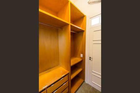 Casa de condomínio para alugar com 322m², 4 quartos e 4 vagas Casa de condomínio para alugar com 322m², 4 quartos e 4 vagasCloset da suíte 1