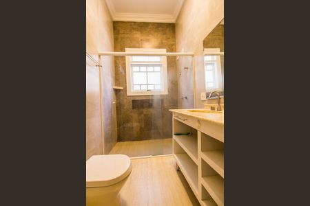 Casa de condomínio para alugar com 322m², 4 quartos e 4 vagas Casa de condomínio para alugar com 322m², 4 quartos e 4 vagasBanheiro da Suíte 1