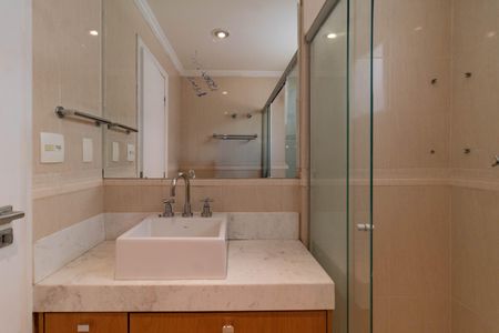 Apartamento à venda com 130m², 3 quartos e 2 vagas Apartamento à venda com 130m², 3 quartos e 2 vagasBanheiro da Suíte