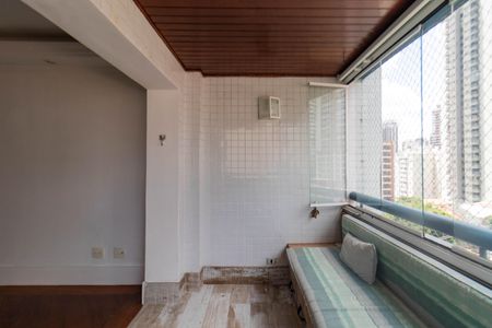 Apartamento à venda com 130m², 3 quartos e 2 vagas Apartamento à venda com 130m², 3 quartos e 2 vagasVaranda