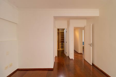 Apartamento à venda com 130m², 3 quartos e 2 vagas Apartamento à venda com 130m², 3 quartos e 2 vagasSuíte