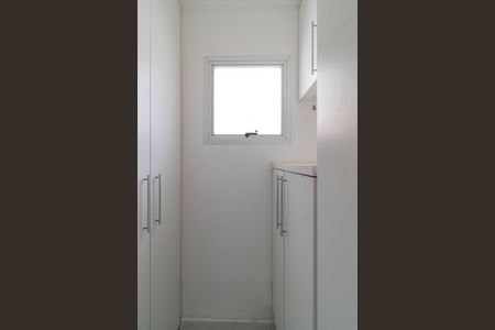 Apartamento à venda com 130m², 3 quartos e 2 vagas Apartamento à venda com 130m², 3 quartos e 2 vagasQuarto de Serviço