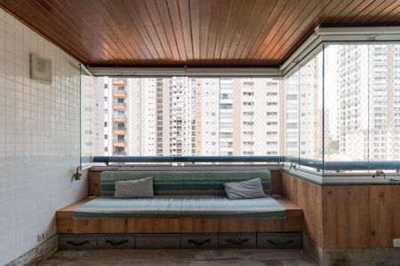 Apartamento à venda com 130m², 3 quartos e 2 vagas Apartamento à venda com 130m², 3 quartos e 2 vagasVaranda