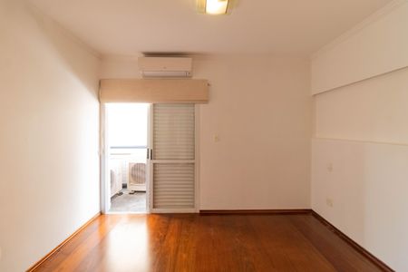 Apartamento à venda com 130m², 3 quartos e 2 vagas Apartamento à venda com 130m², 3 quartos e 2 vagasSuíte