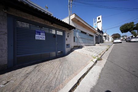 Casa à venda com 82m², 3 quartos e 2 vagas Casa à venda com 82m², 3 quartos e 2 vagasFachada