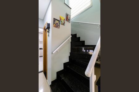 Casa à venda com 164m², 3 quartos e 2 vagasEscadas