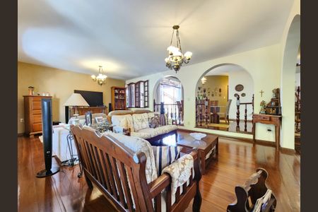 Casa à venda com 513m², 5 quartos e 6 vagasSala