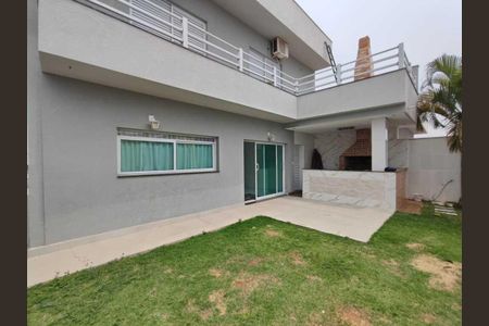 Casa de condomínio à venda com 333m², 4 quartos e 5 vagasQuintal