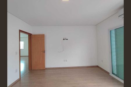 Casa de condomínio à venda com 333m², 4 quartos e 5 vagasQuarto Suíte 2