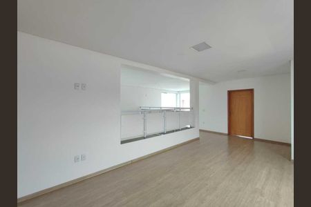 Casa de condomínio à venda com 333m², 4 quartos e 5 vagasSala de TV