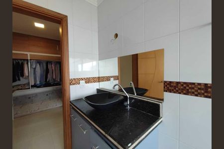 Casa de condomínio à venda com 333m², 4 quartos e 5 vagasBanheiro Suíte