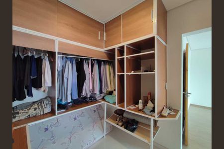 Casa de condomínio à venda com 333m², 4 quartos e 5 vagasCloset Suíte