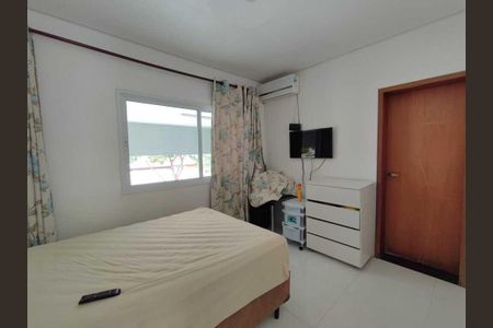 Casa de condomínio à venda com 333m², 4 quartos e 5 vagasQuarto Suíte 4