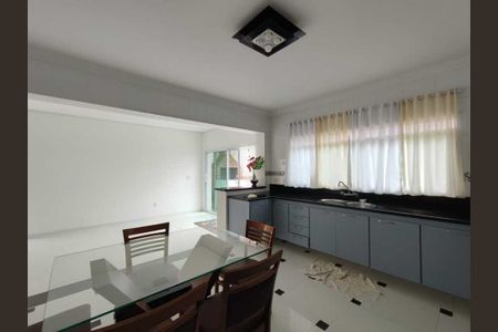 Casa de condomínio à venda com 333m², 4 quartos e 5 vagasCozinha