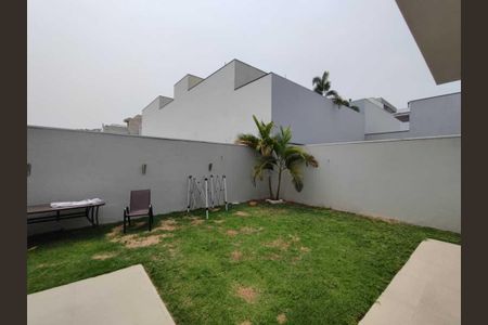 Casa de condomínio à venda com 333m², 4 quartos e 5 vagasQuintal