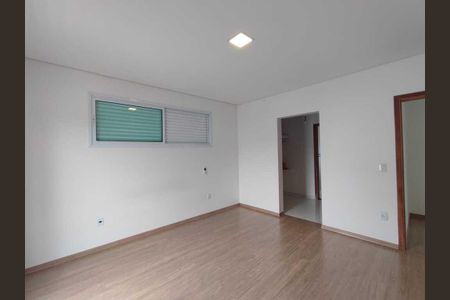 Casa de condomínio à venda com 333m², 4 quartos e 5 vagasQuarto Suíte 2