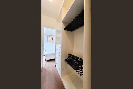 Apartamento para alugar com 140m², 3 quartos e 2 vagas Apartamento para alugar com 140m², 3 quartos e 2 vagasCloset da Suíte