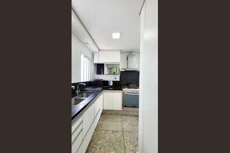 Apartamento para alugar com 140m², 3 quartos e 2 vagas Apartamento para alugar com 140m², 3 quartos e 2 vagasCozinha