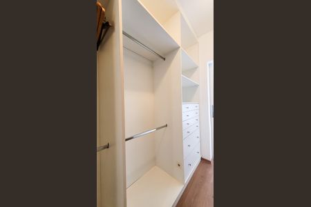 Apartamento para alugar com 140m², 3 quartos e 2 vagas Apartamento para alugar com 140m², 3 quartos e 2 vagasCloset da Suíte