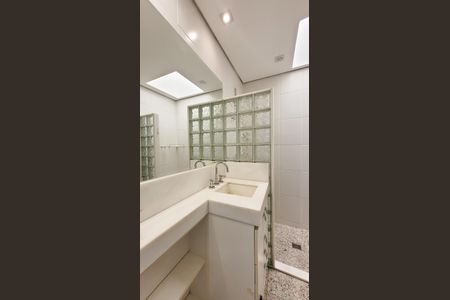 Apartamento para alugar com 140m², 3 quartos e 2 vagas Apartamento para alugar com 140m², 3 quartos e 2 vagasBanheiro da Suíte 2