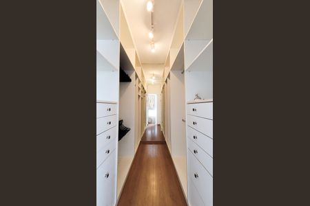 Apartamento para alugar com 140m², 3 quartos e 2 vagas Apartamento para alugar com 140m², 3 quartos e 2 vagasCloset da Suíte
