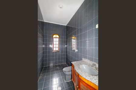 Casa à venda com 576m², 3 quartos e 6 vagasBanheiro da suíte 2