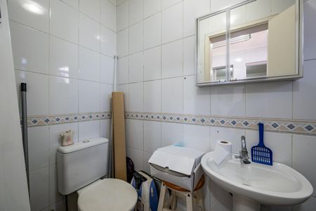Casa à venda com 200m², 2 quartos e 2 vagas Casa à venda com 200m², 2 quartos e 2 vagasBanheiro de serviço