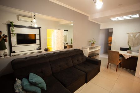 Casa à venda com 270m², 2 quartos e 2 vagasSALA