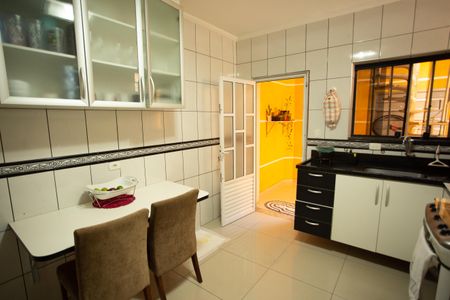 Casa à venda com 270m², 2 quartos e 2 vagasCOZINHA