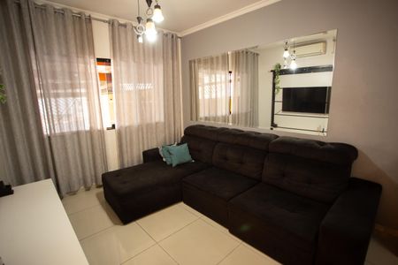 Casa à venda com 270m², 2 quartos e 2 vagasSALA