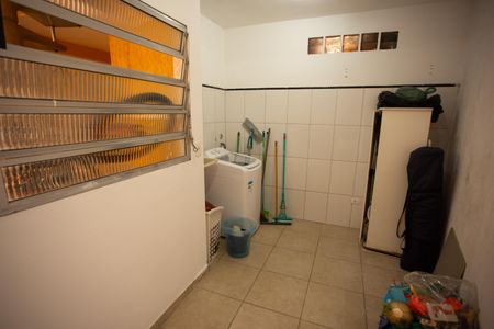 Casa à venda com 270m², 2 quartos e 2 vagasÁREA DE SERVIÇO