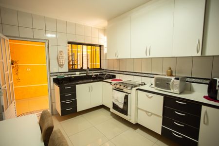 Casa à venda com 270m², 2 quartos e 2 vagasCOZINHA