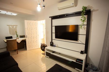 Casa à venda com 270m², 2 quartos e 2 vagasSALA