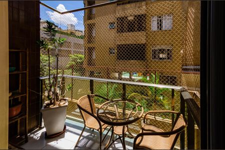 Apartamento à venda com 105m², 3 quartos e 2 vagasVaranda