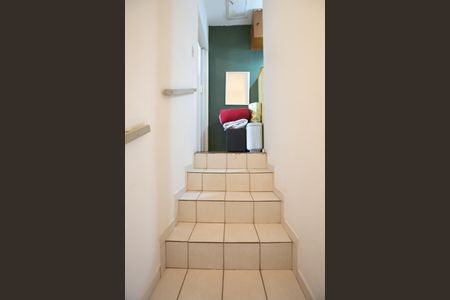 Casa à venda com 250m², 2 quartos e 2 vagasEscada