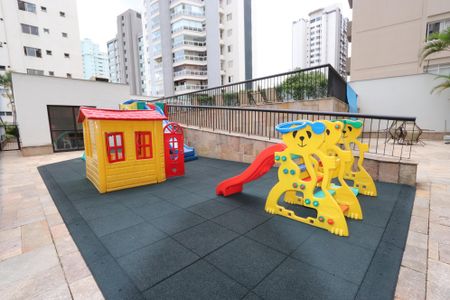 Apartamento à venda com 90m², 3 quartos e 2 vagasÁrea comum - Playground