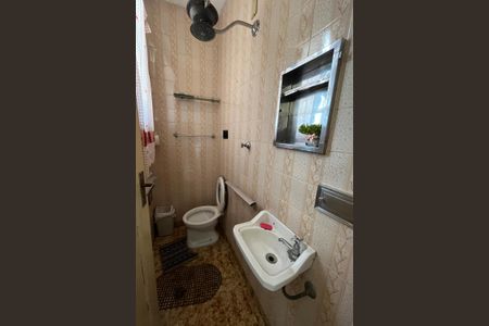 Casa à venda com 75m², 2 quartos e 1 vaga Casa à venda com 75m², 2 quartos e 1 vagaBanheiro de serviço