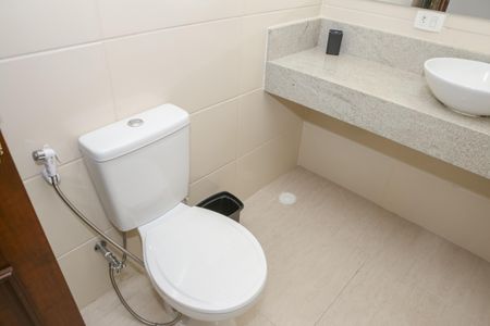 Casa à venda com 104m², 4 quartos e sem vaga Casa à venda com 104m², 4 quartos e sem vagaBanheiro