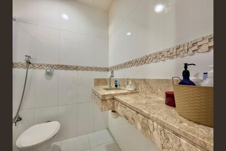 Casa de condomínio à venda com 227m², 4 quartos e 3 vagasSuíte 4 - Banheiro