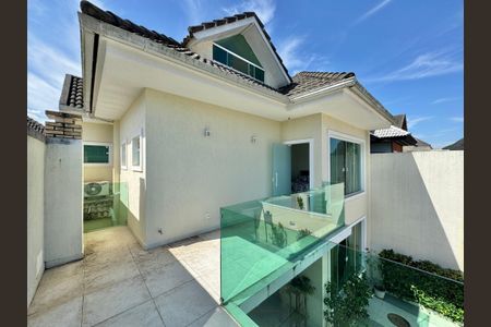 Casa de condomínio à venda com 227m², 4 quartos e 3 vagasSuíte 1 - Terraço