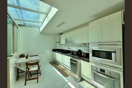 Casa de condomínio à venda com 227m², 4 quartos e 3 vagasCozinha