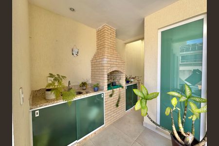 Casa de condomínio à venda com 227m², 4 quartos e 3 vagasÁrea externa