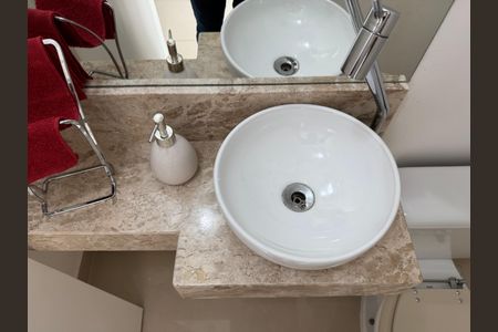 Casa de condomínio à venda com 227m², 4 quartos e 3 vagasLavabo