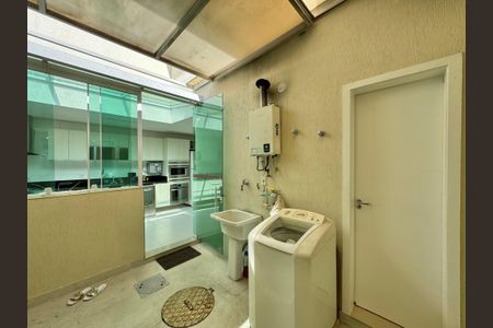 Casa de condomínio à venda com 227m², 4 quartos e 3 vagasÁrea de Serviço