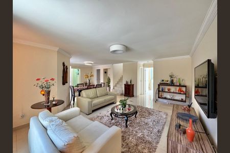 Casa de condomínio à venda com 227m², 4 quartos e 3 vagasSala