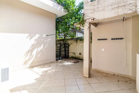 Casa à venda com 400m², 4 quartos e 7 vagas Casa à venda com 400m², 4 quartos e 7 vagasQuintal