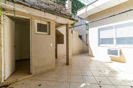 Casa à venda com 400m², 4 quartos e 7 vagas Casa à venda com 400m², 4 quartos e 7 vagasQuintal