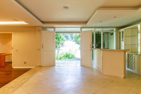 Casa à venda com 400m², 4 quartos e 7 vagas Casa à venda com 400m², 4 quartos e 7 vagasSala