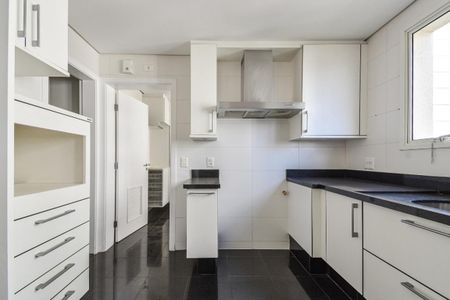 Apartamento à venda com 235m², 4 quartos e 4 vagas