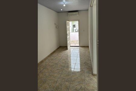 Casa à venda com 240m², 2 quartos e sem vaga